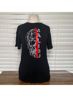 Malibu Graphic Skull T-Shirt in Black Size Medium